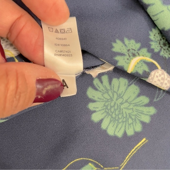 LOFT S Top Navy Blue Floral Print Bow Tied V Neckline Long Sleeve Blouse Sz M - Picture 12 of 16